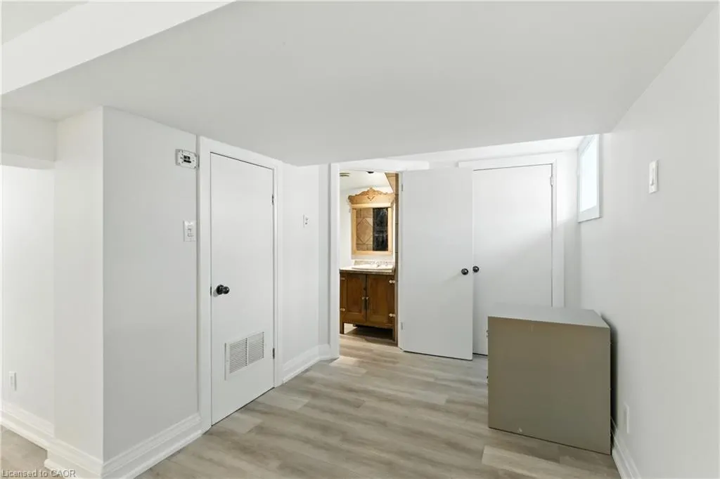 35 King Street W, #Lower
