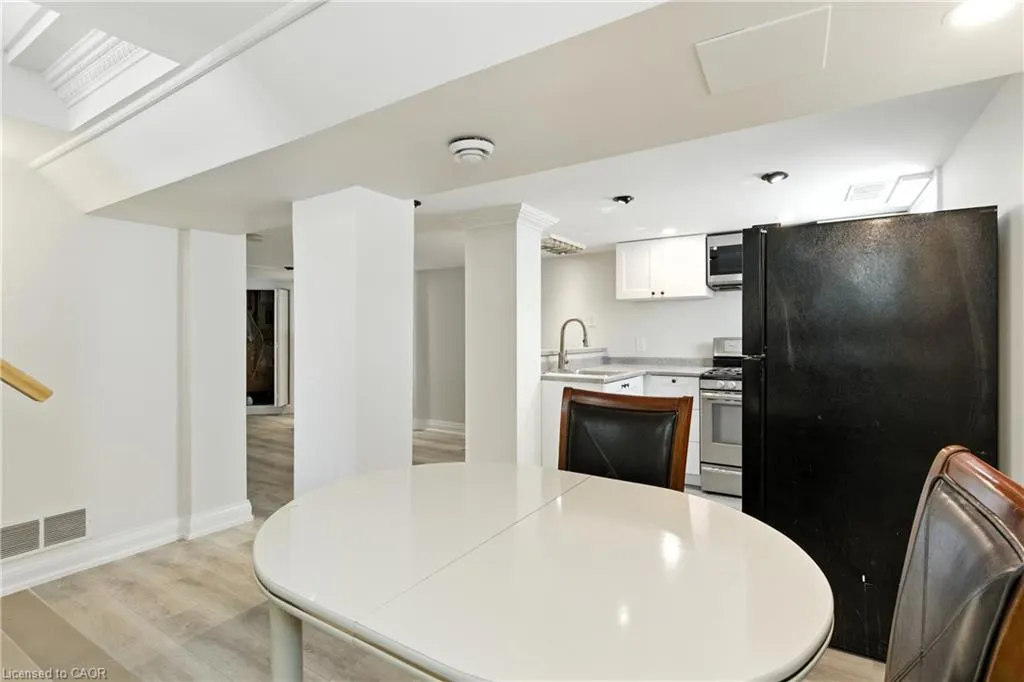 35 King Street W, #Lower
