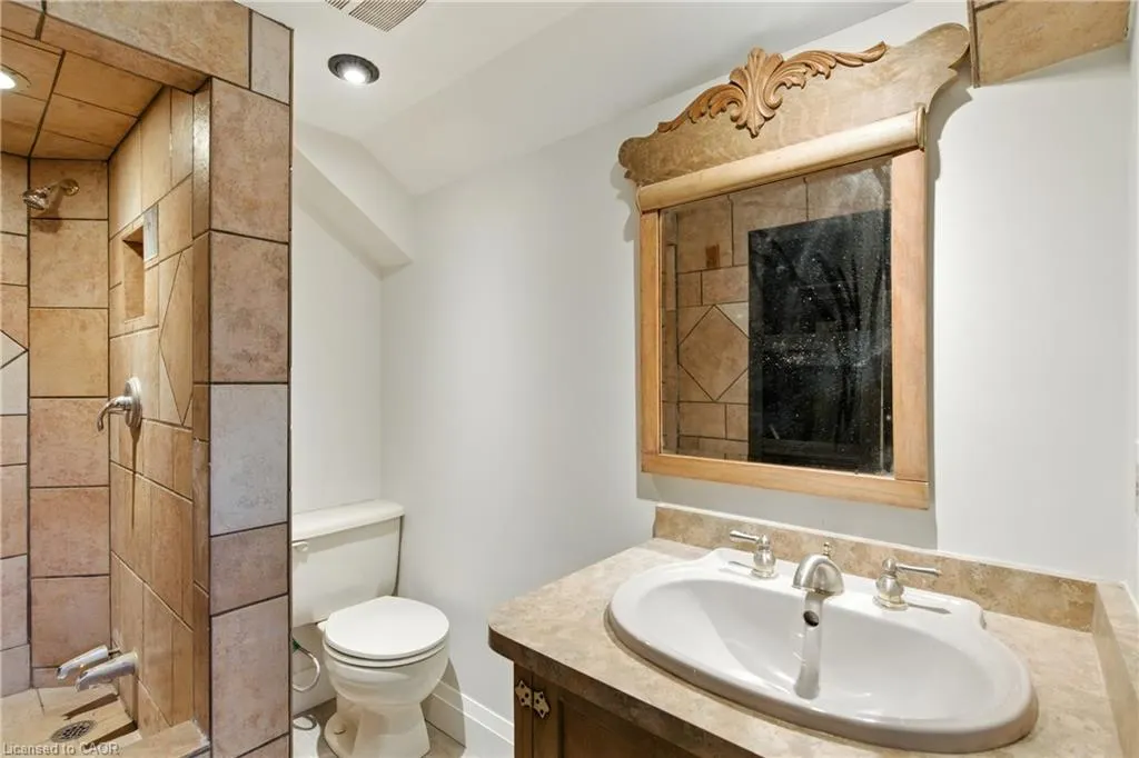 35 King Street W, #Lower