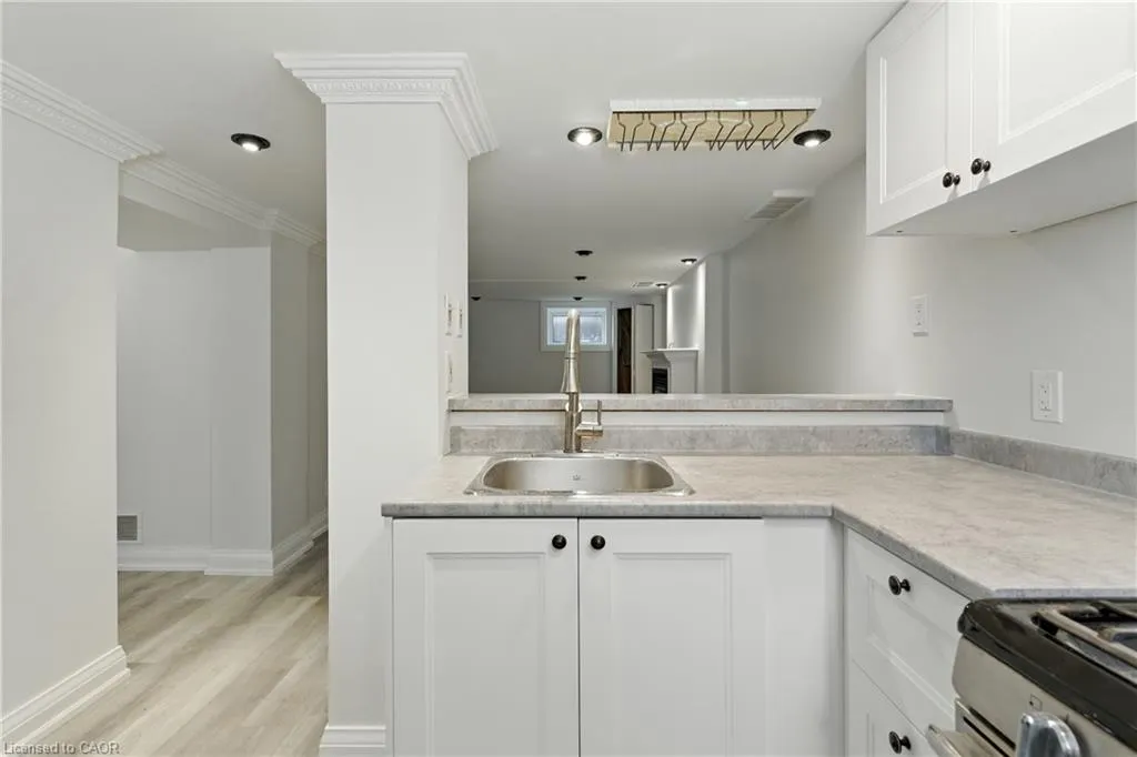35 King Street W, #Lower