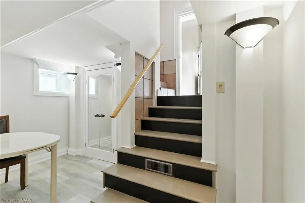 35 King Street W, #Lower