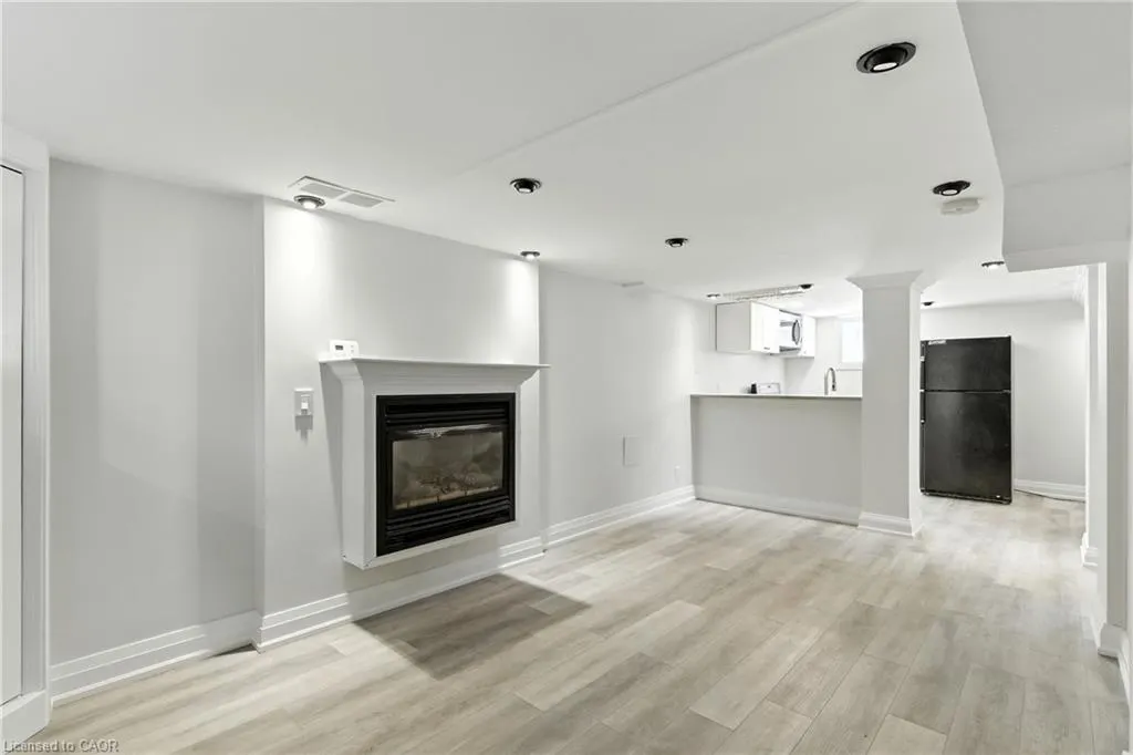 35 King Street W, #Lower