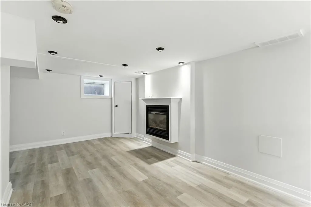 35 King Street W, #Lower