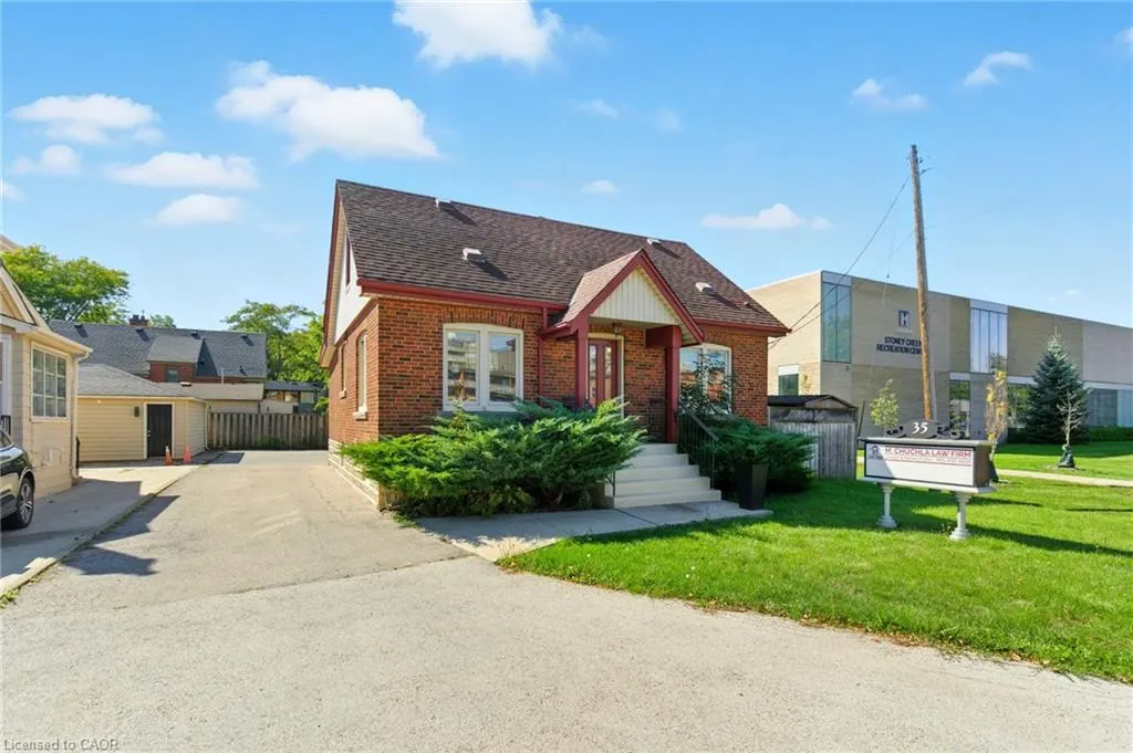 35 King Street W, #Upper