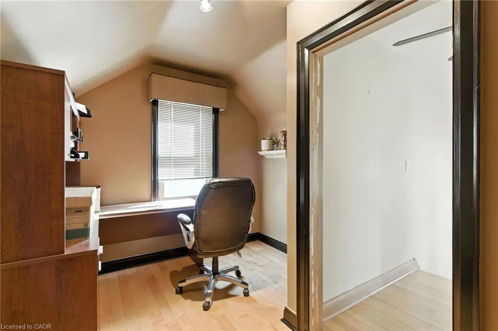 35 King Street W, #Upper