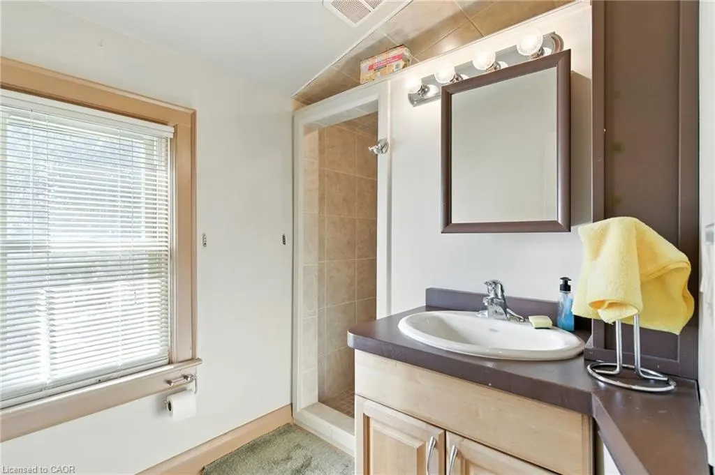 35 King Street W, #Upper