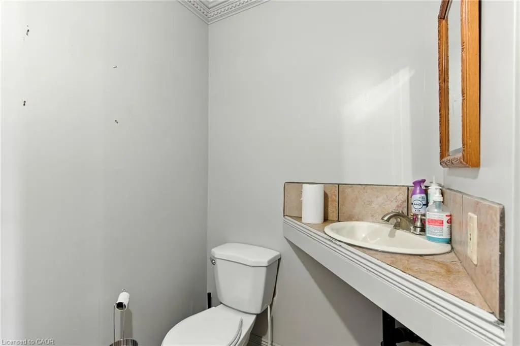 35 King Street W, #Upper