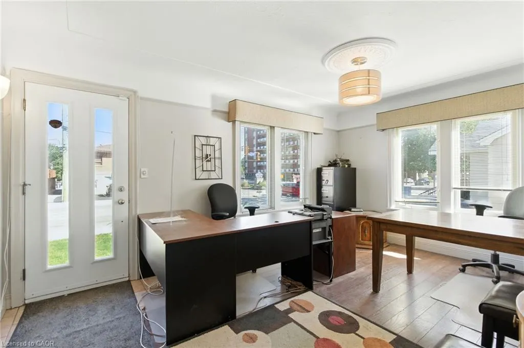 35 King Street W