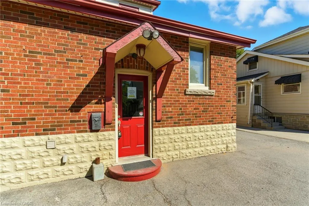 35 King Street W