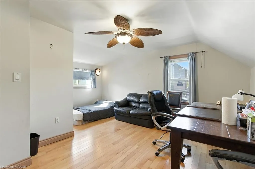35 King Street W