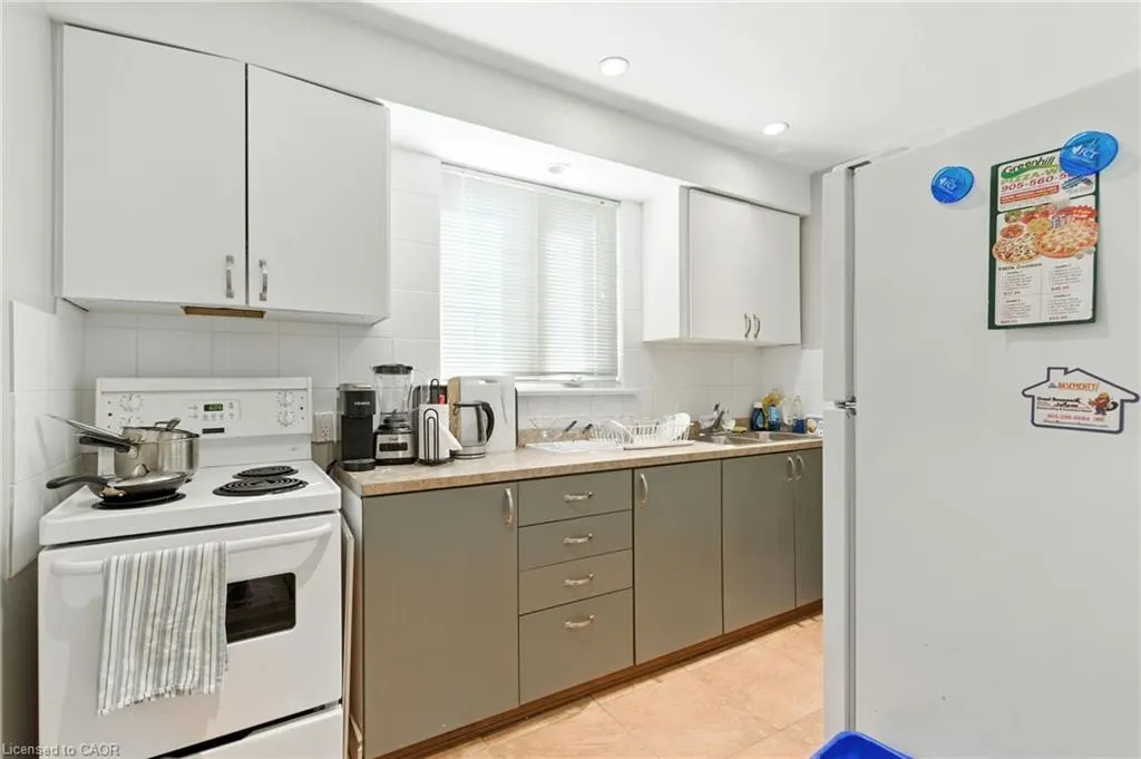 35 King Street W
