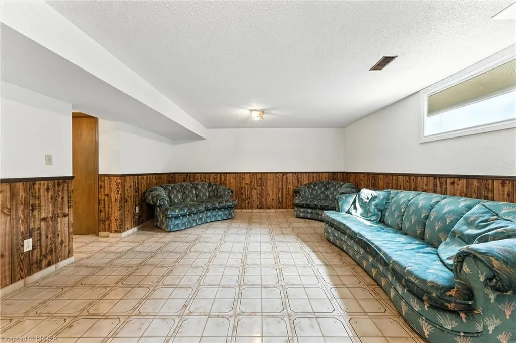 77 Glenwood Drive