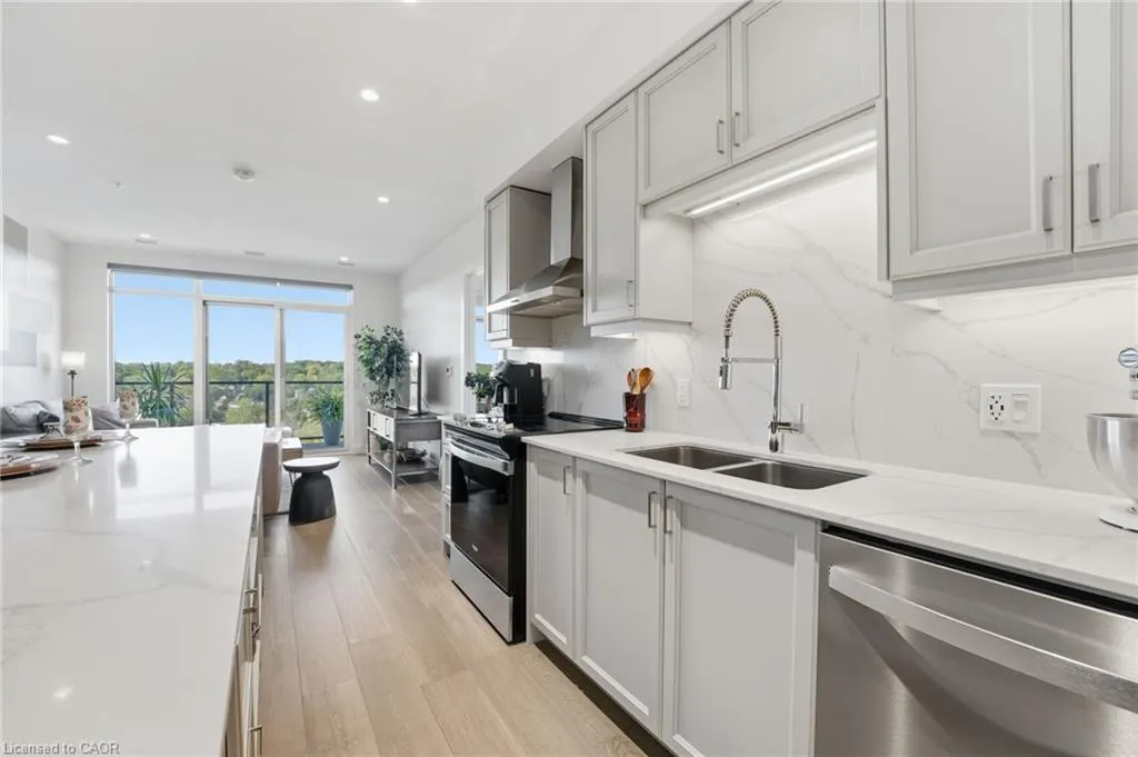 15 Glebe Street, #1410