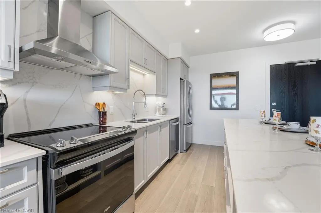 15 Glebe Street, #1410