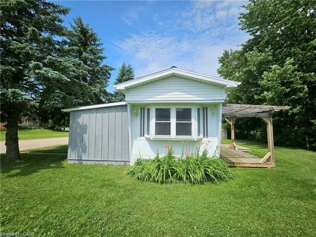 84 Wellington Street S, #2