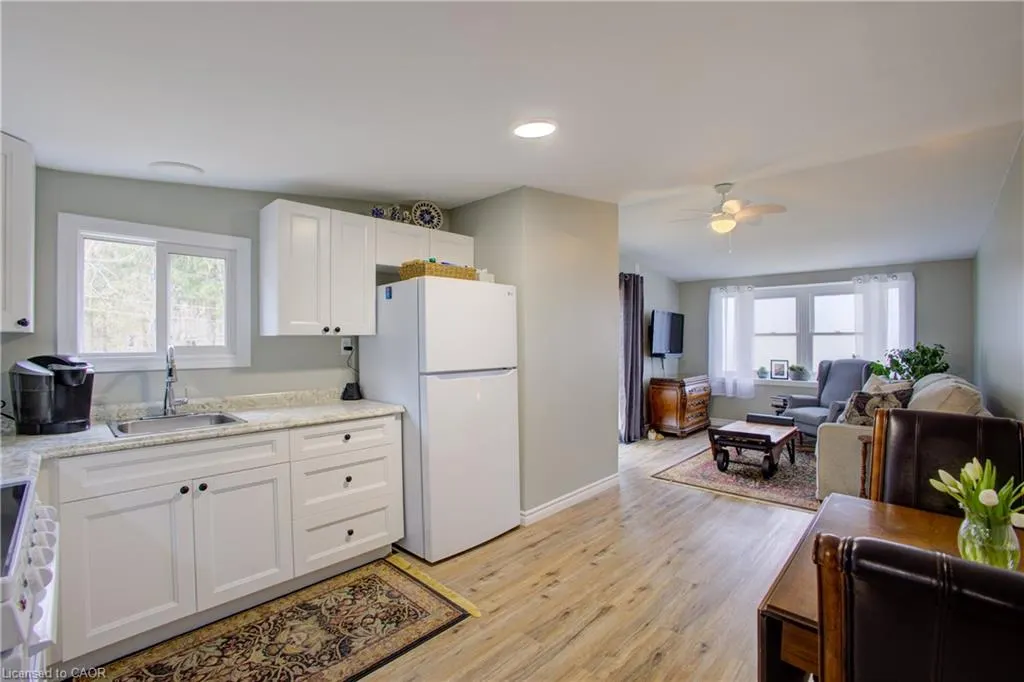 84 Wellington Street S, #2