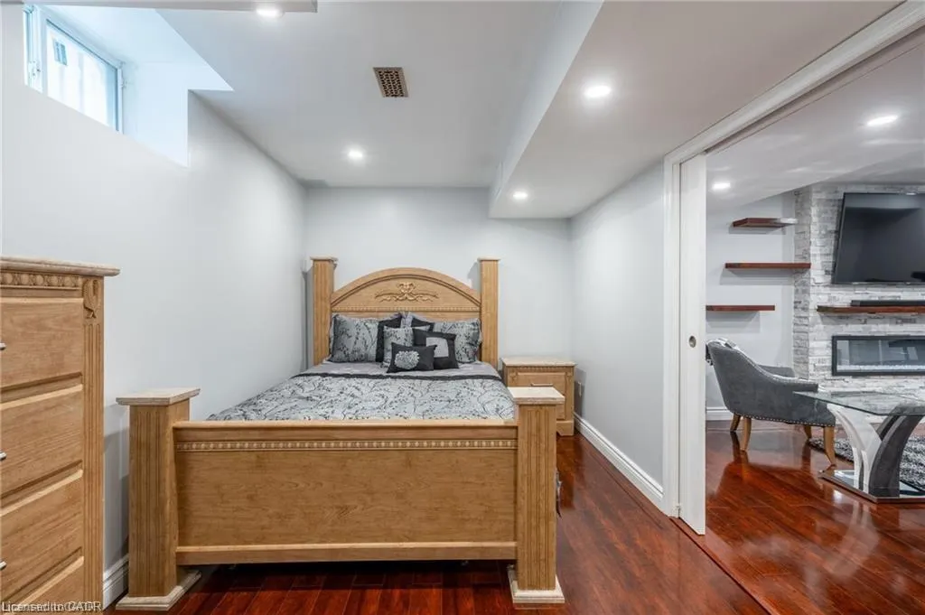 11 Silverspring Crescent