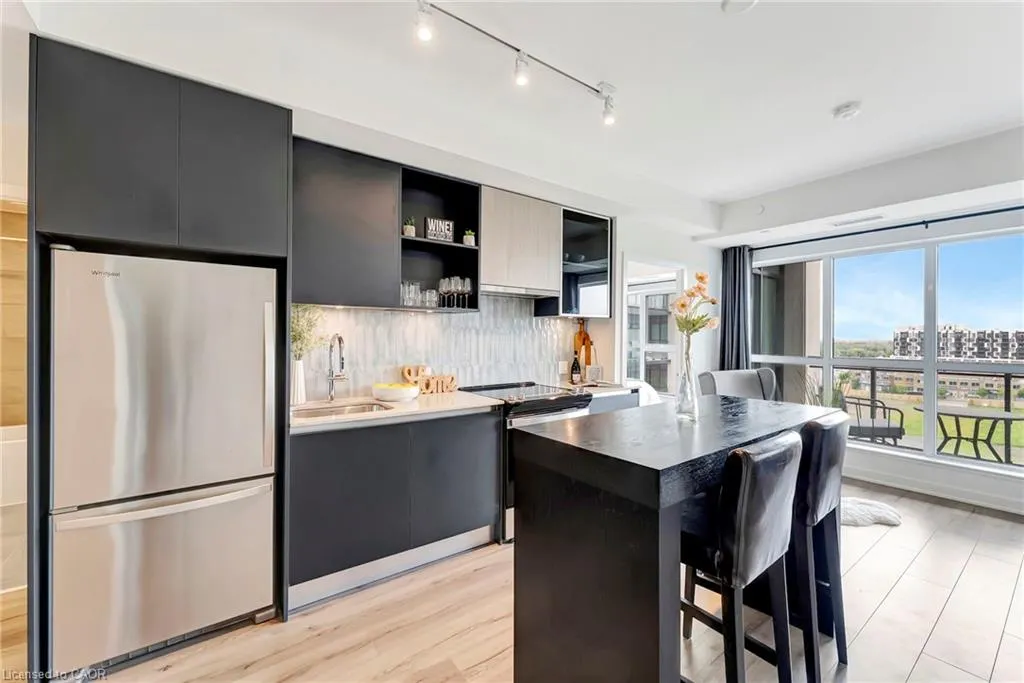 405 Dundas Street W, #702