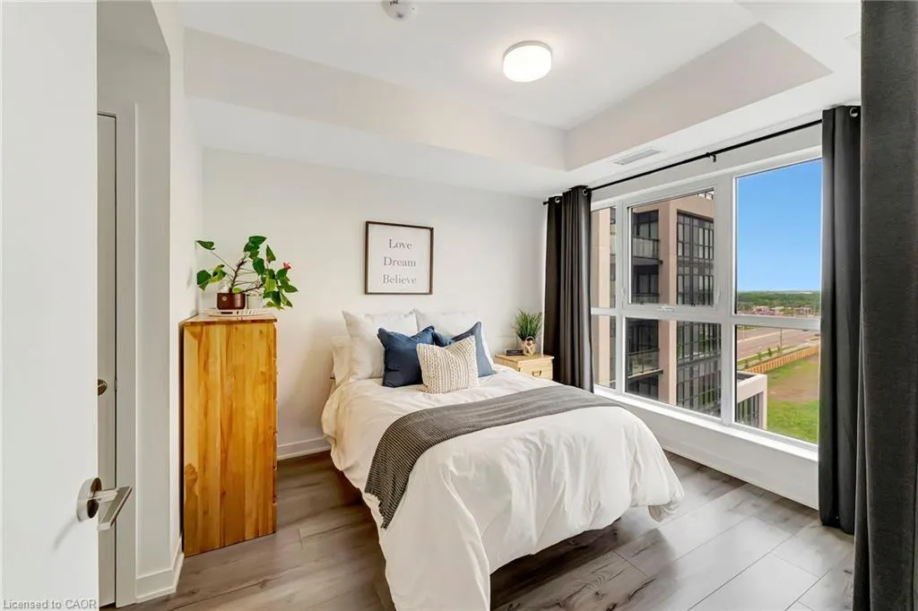 405 Dundas Street W, #702