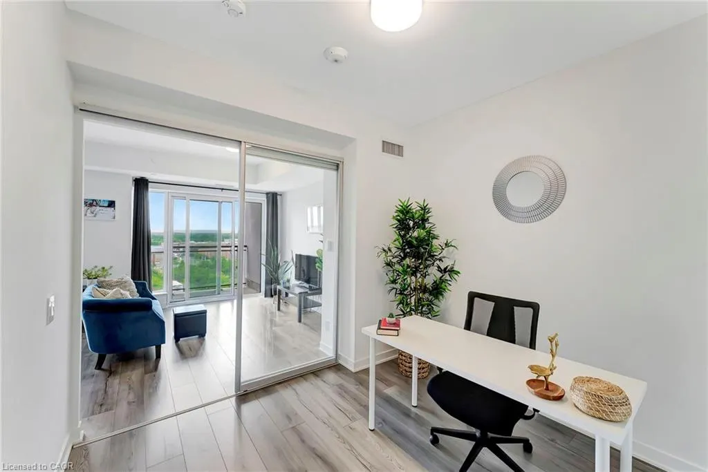 405 Dundas Street W, #702