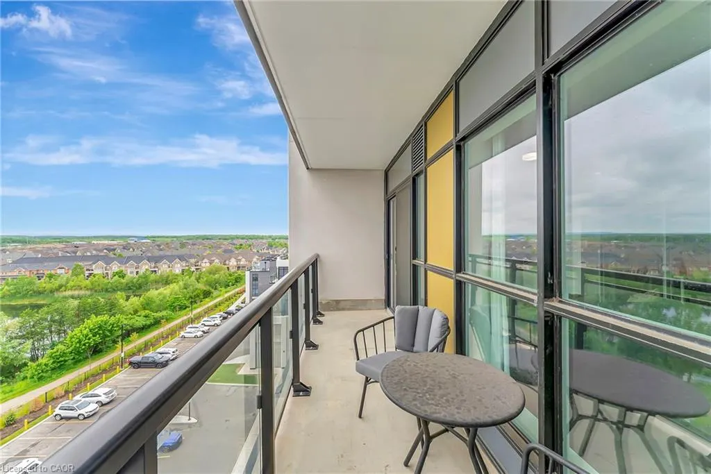 405 Dundas Street W, #702