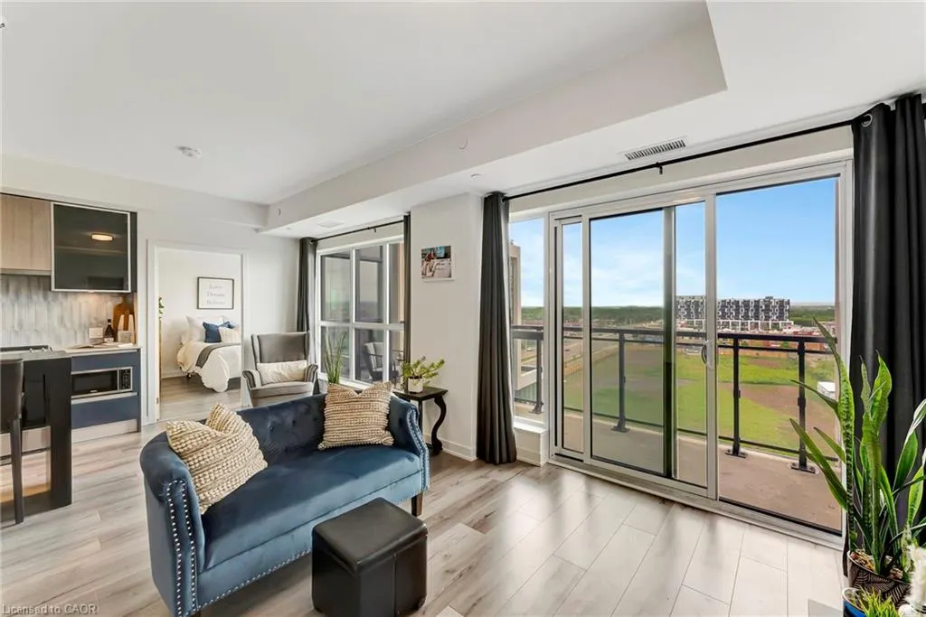 405 Dundas Street W, #702