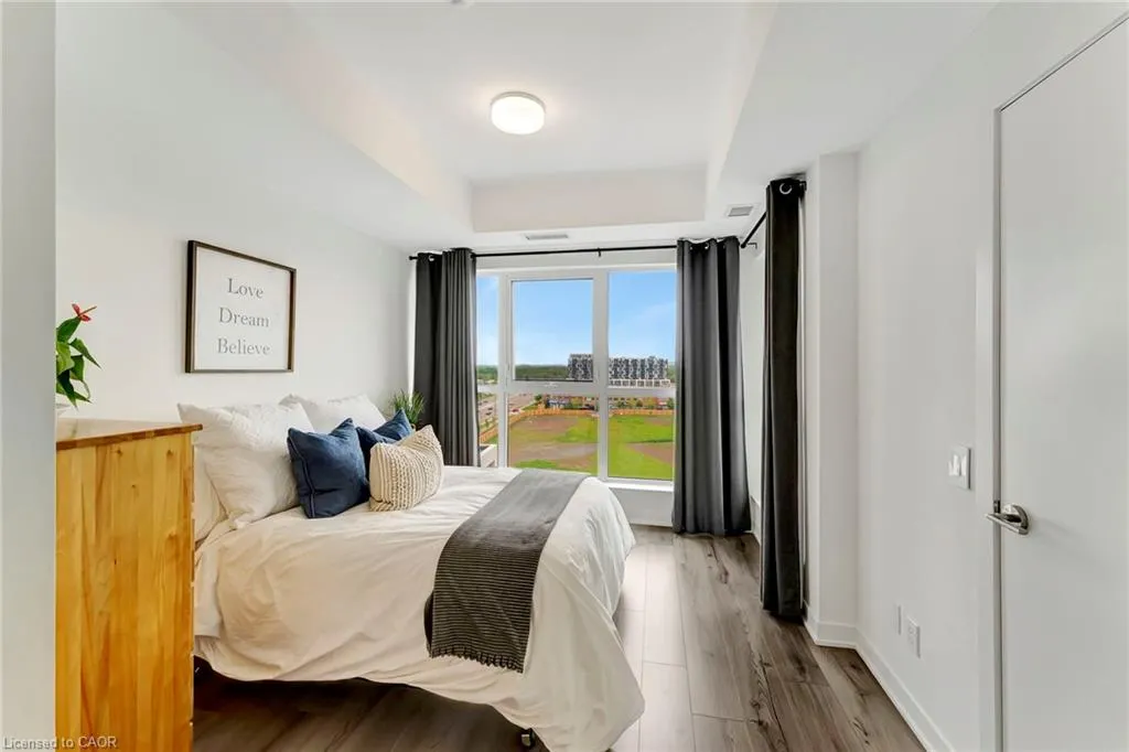 405 Dundas Street W, #702