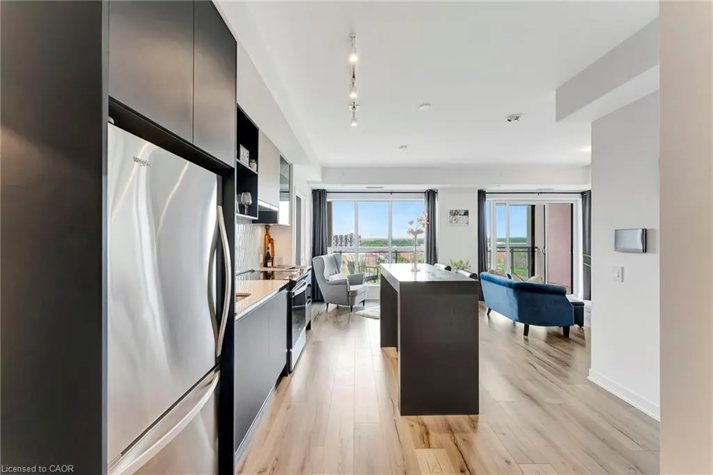 405 Dundas Street W, #702