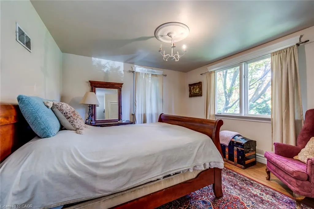 4447 Lakeshore Road