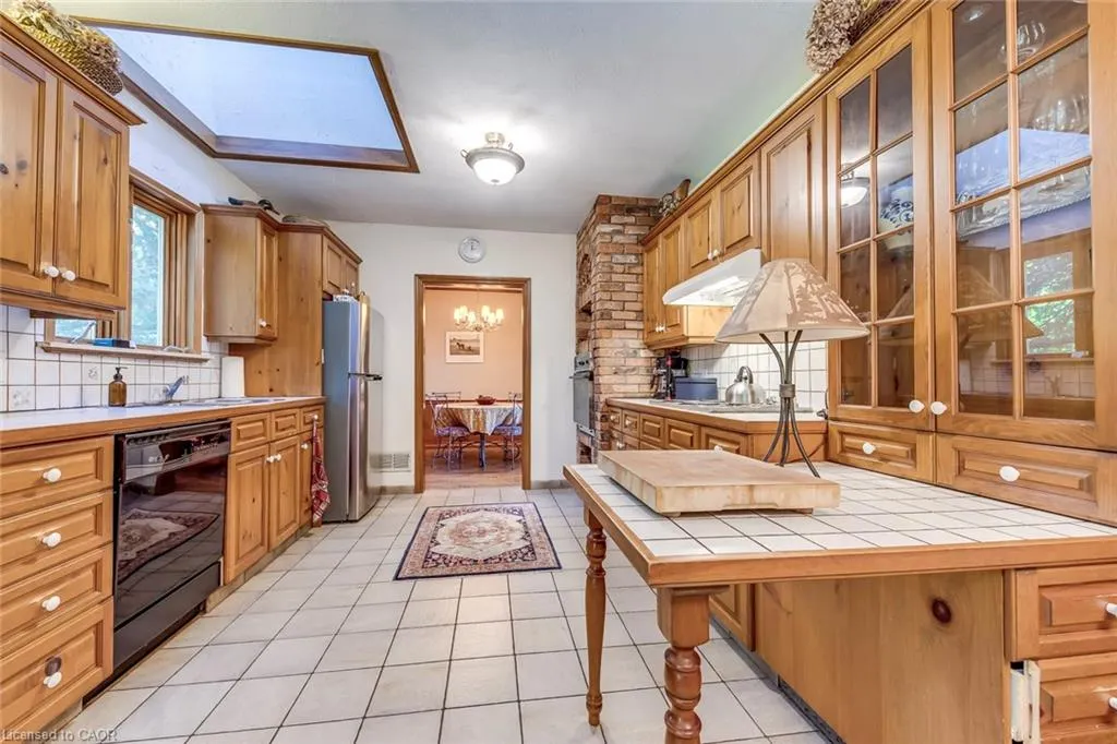 4447 Lakeshore Road
