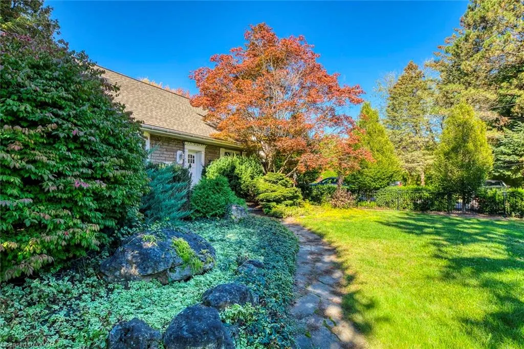 4447 Lakeshore Road