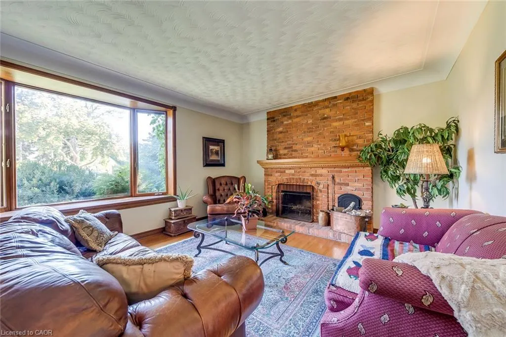 4447 Lakeshore Road