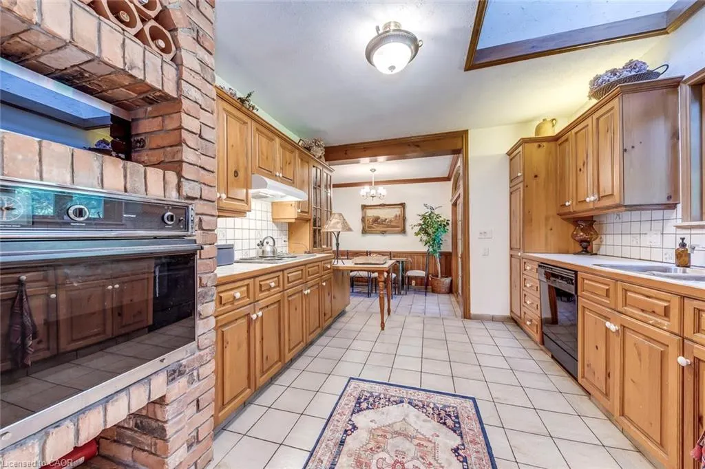 4447 Lakeshore Road