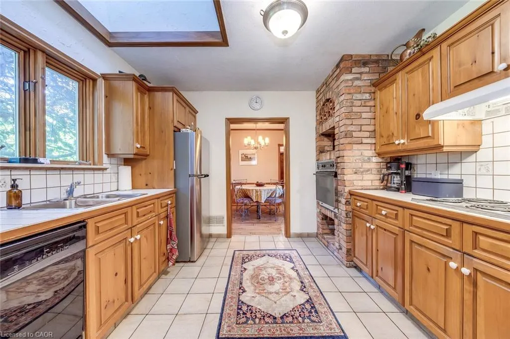 4447 Lakeshore Road