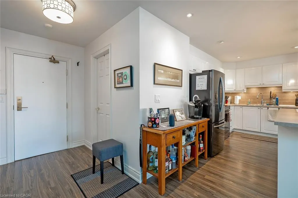 399 Elizabeth Street, #210