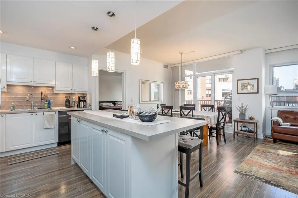 399 Elizabeth Street, #210