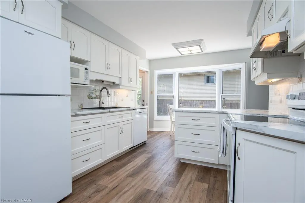 19 Keewatin Avenue