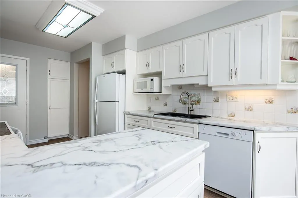 19 Keewatin Avenue