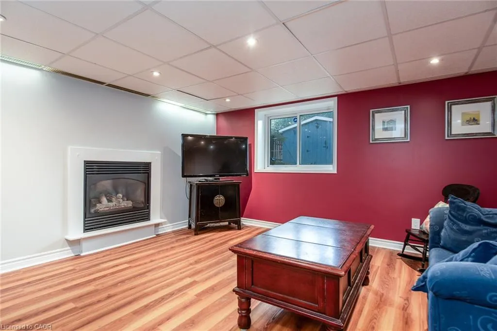 19 Keewatin Avenue