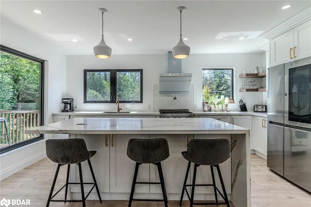 20 Hillview Crescent
