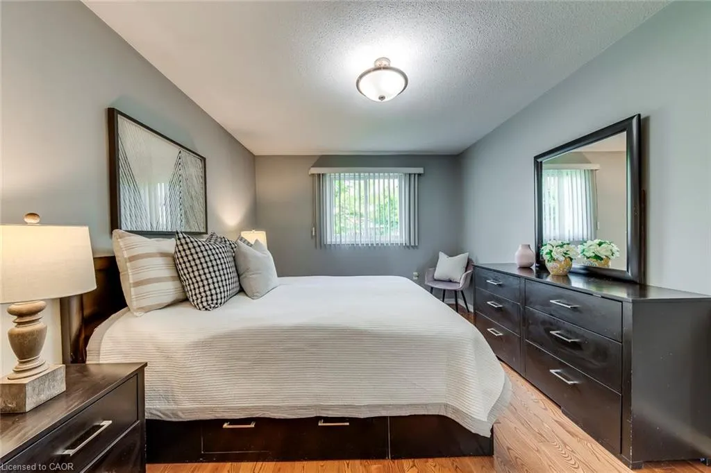 2309 Malcolm Crescent