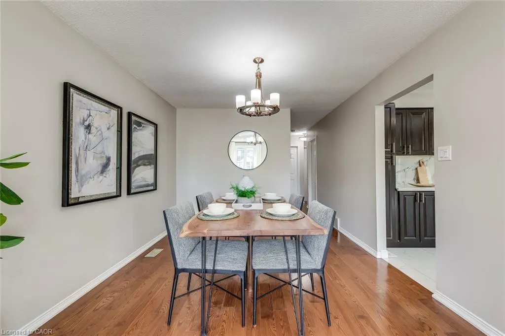 2309 Malcolm Crescent