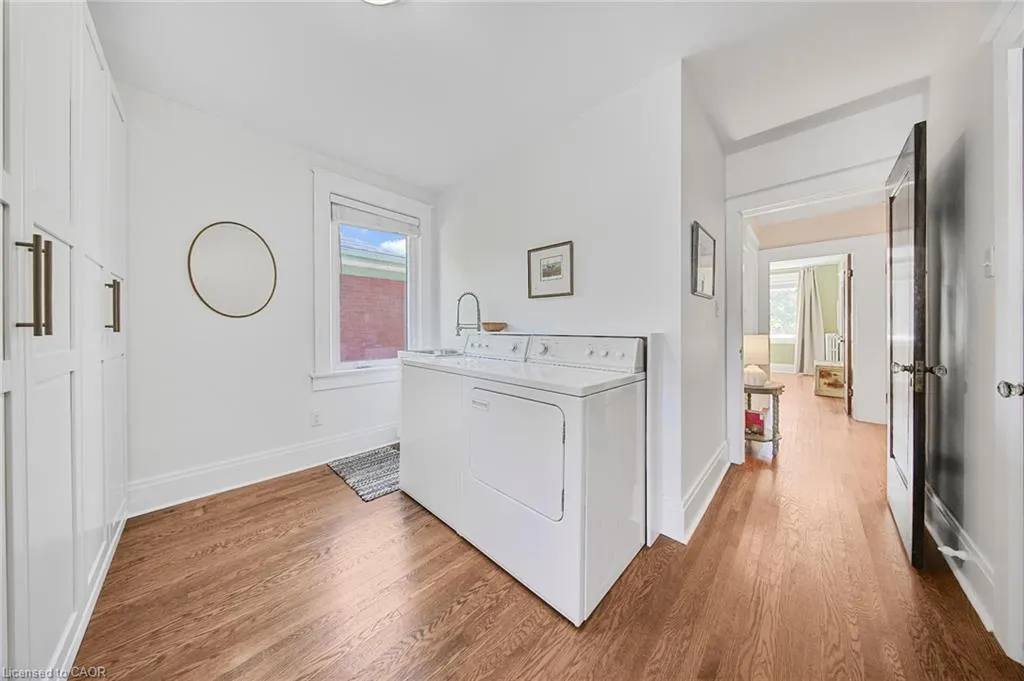 60 Heins Avenue