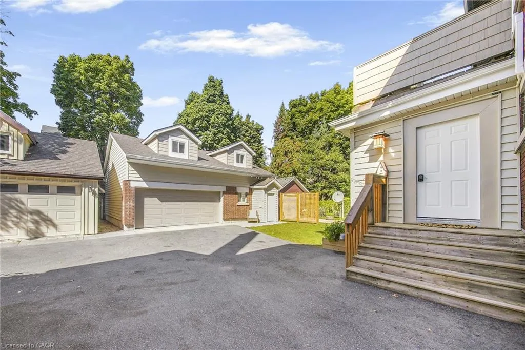 60 Heins Avenue