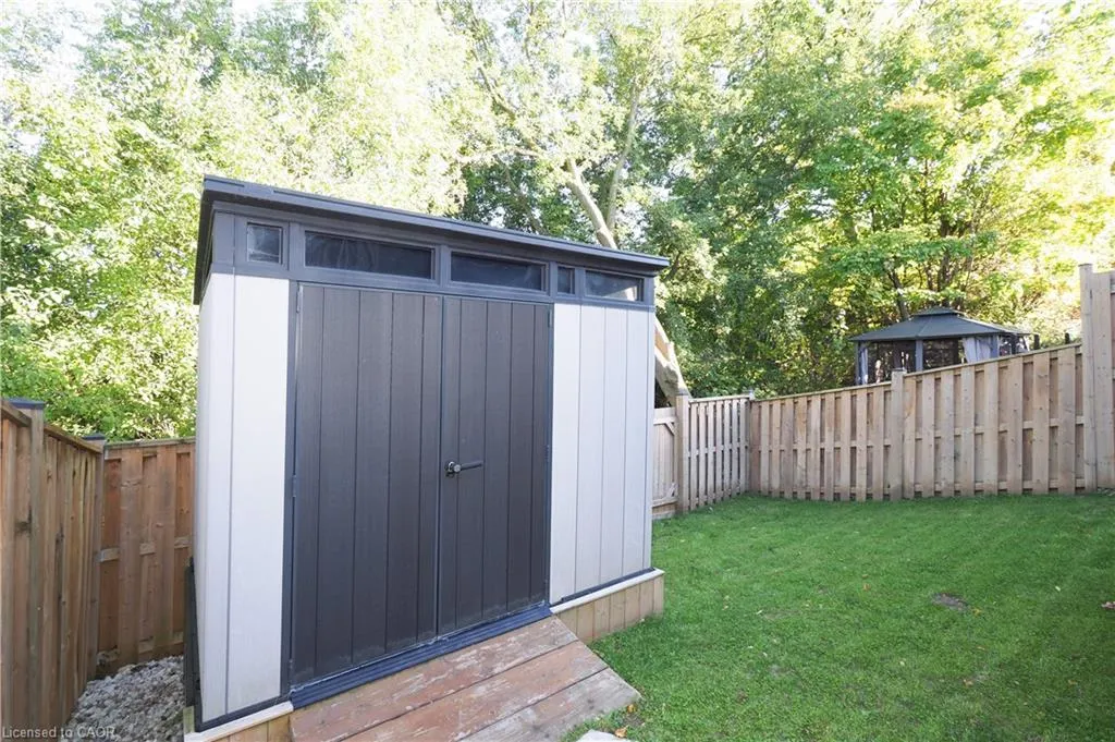 7 Caprice Court
