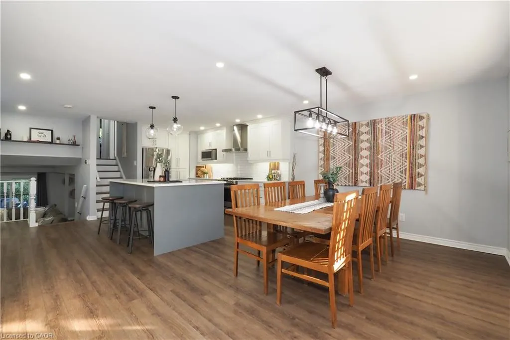 7 Caprice Court