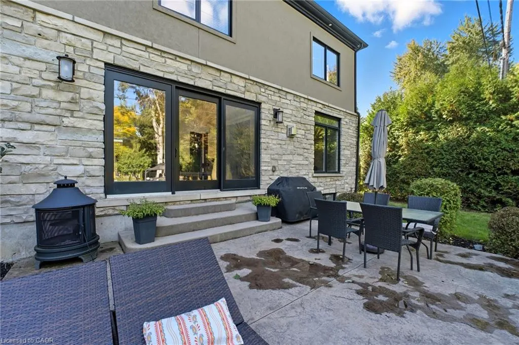 855 Avenue Road