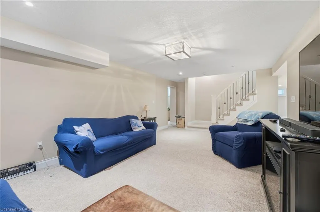 855 Avenue Road
