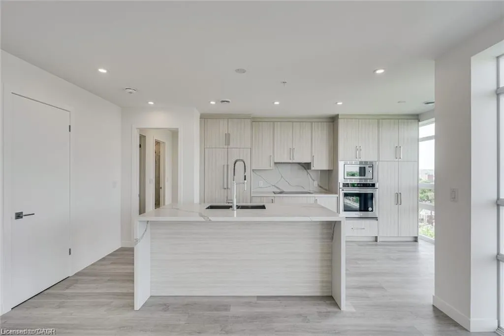 479 Charlton Avenue E, #603