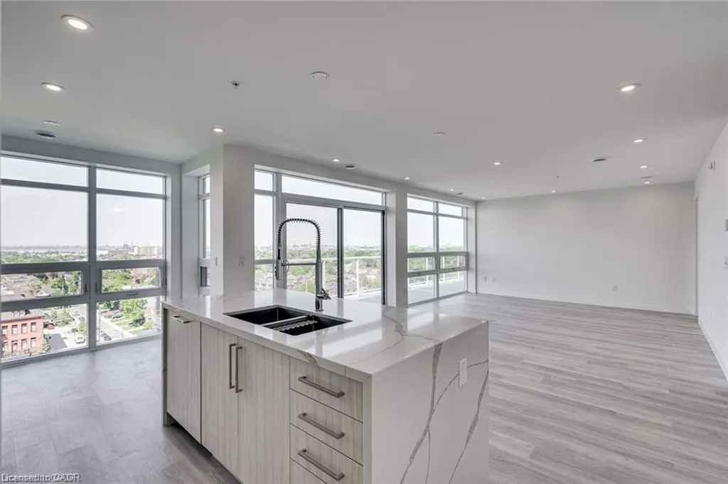 479 Charlton Avenue E, #603